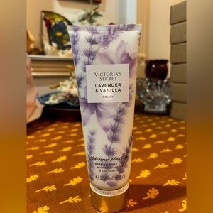 (Inventory 30) Victoria's Secret Relaxing Lavender & Vanilla Body Lotion